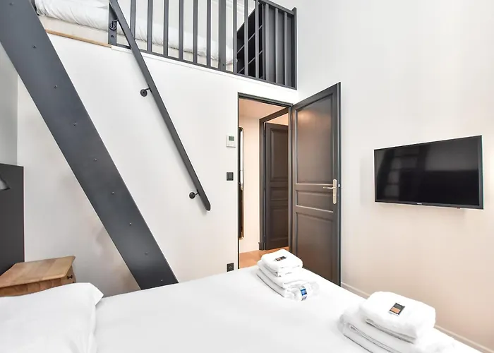 Charming - 2br 7p - Arc De Triomphe