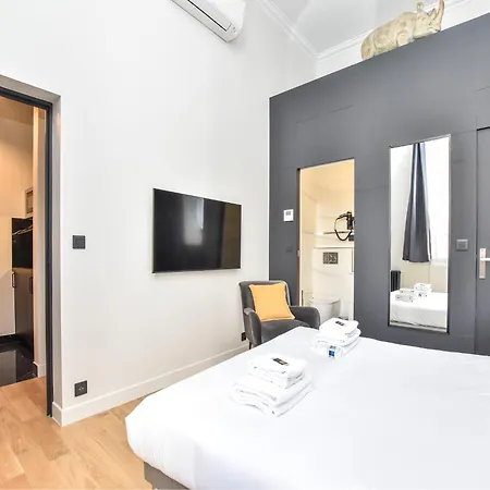 Charming - 2br 7p - Arc De Triomphe