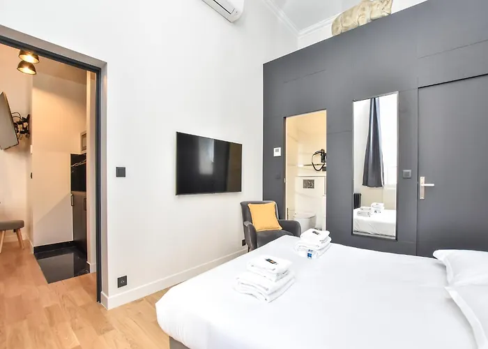 Charming - 2br 7p - Arc De Triomphe